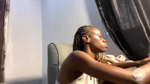 Snapshot of slimbaby16 chatting on 11/19/25, 06:02 Slim online show from 11/19/25, 06:02