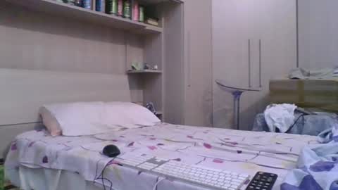 Snapshot of slimteaser089 chatting on 06/12/26, 04:17 SlimTeaser089 online show from 06/12/26, 04:17