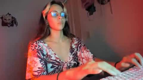 Snapshot of slone03 chatting on 11/14/25, 01:15 slone03 online show from 11/14/25, 01:15