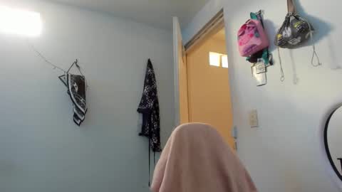 Snapshot of slone03 chatting on 11/17/25, 06:57 slone03 online show from 11/17/25, 06:57