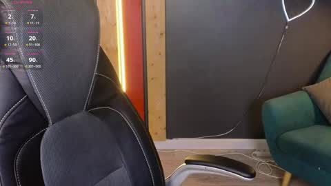 Emilia online show from 04/16/26, 11:55