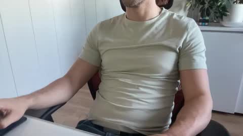 Snapshot of slutguy81 chatting on 03/10/26, 05:29 Slutguy81 online show from 03/10/26, 05:29