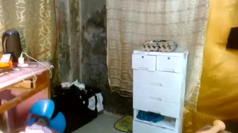 Snapshot of slutqueen_raz chatting on 02/02/26, 02:32 Raz online show from 02/02/26, 02:32