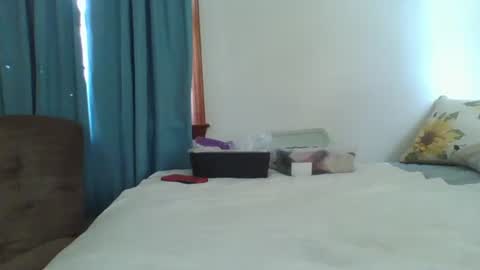 Snapshot of sluttamer72 chatting on 02/04/25, 04:18 Jade and Thomas online show from 02/04/25, 04:18