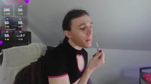Snapshot of sluttyhorrorparty chatting on 05/18/26, 04:13 Natsu online show from 05/18/26, 04:13