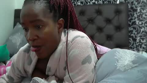 Snapshot of sluttylaura18 chatting on 02/17/25, 07:37 sluttylaura18 online show from 02/17/25, 07:37