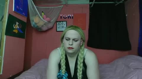 Snapshot of sluttytorismith chatting on 02/12/25, 05:37 Tori Smith online show from 02/12/25, 05:37