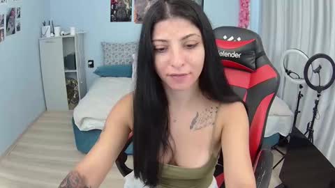 Snapshot of small_horny_girl chatting on 10/10/25, 07:29 small_horny_girl online show from 10/10/25, 07:29