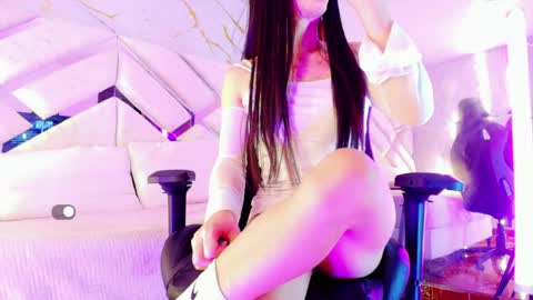 Small Hot19 online show from 05/24/26, 10:31