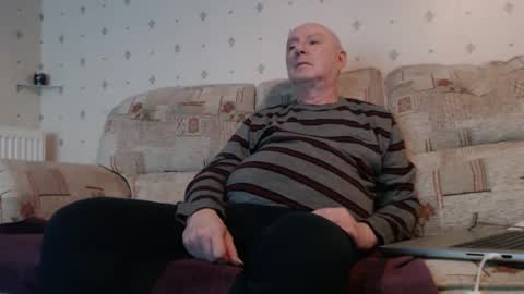 Snapshot of smallsteve562 chatting on 03/08/26, 07:17 Steve online show from 03/08/26, 07:17