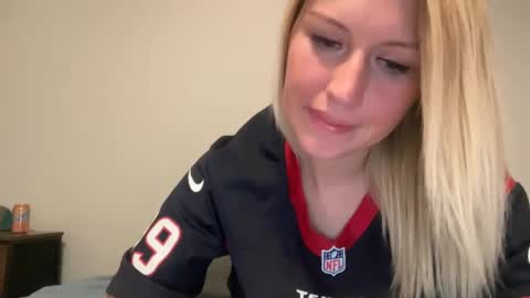 Snapshot of smexxii93 chatting on 01/19/25, 05:48 smexxii93 online show from 01/19/25, 05:48