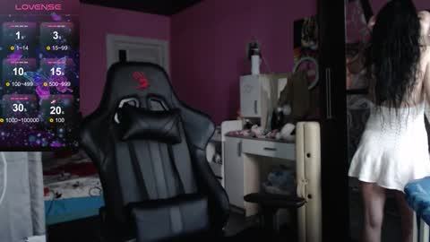 smile_cute_fox online show from 10/18/25, 09:10