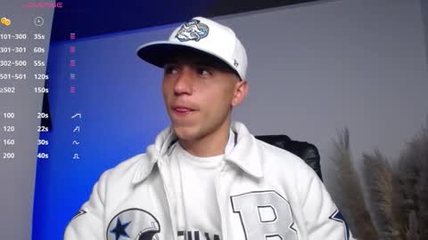 Snapshot of smileexander chatting on 10/25/25, 11:29 smileexander online show from 10/25/25, 11:29