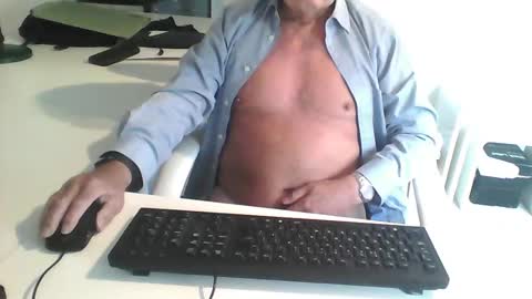 Snapshot of smilesnsmiles chatting on 12/03/24, 11:33 George online show from 12/03/24, 11:33