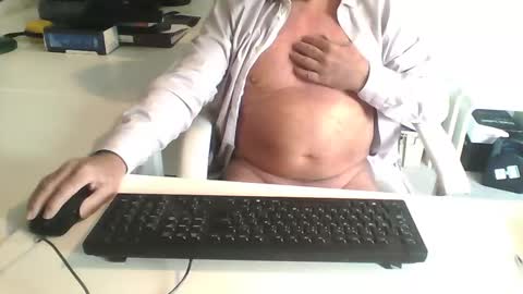 Snapshot of smilesnsmiles chatting on 02/05/25, 12:27 George online show from 02/05/25, 12:27