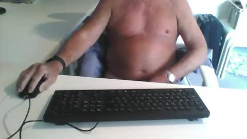 Snapshot of smilesnsmiles chatting on 03/12/25, 11:42 George online show from 03/12/25, 11:42