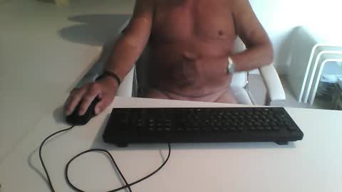 Snapshot of smilesnsmiles chatting on 09/18/25, 09:33 George online show from 09/18/25, 09:33