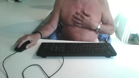 Snapshot of smilesnsmiles chatting on 10/20/25, 03:01 George online show from 10/20/25, 03:01