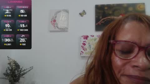 Snapshot of smilet_milf chatting on 04/25/26, 05:32 Smileth online show from 04/25/26, 05:32