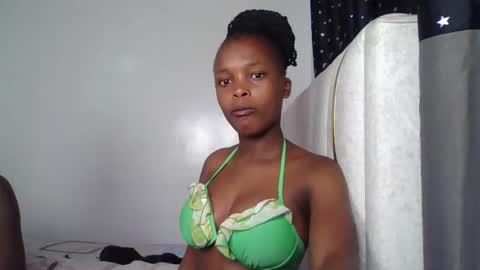 smiley luv1 online show from 02/16/26, 08:32