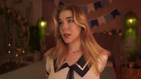 Mia online show from 09/28/25, 05:13