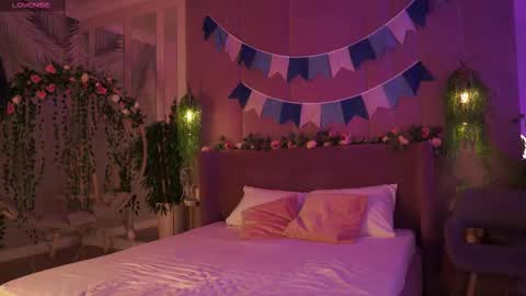 Mia online show from 09/29/25, 05:01