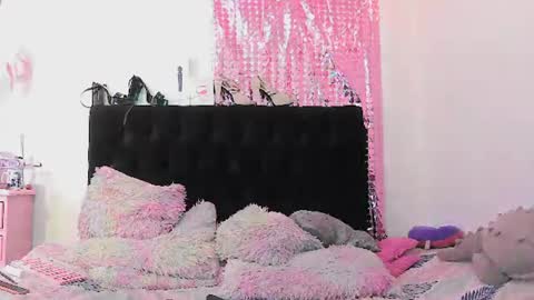Snapshot of smoke_leidy_ chatting on 06/19/26, 04:50 smoke_leidy_ online show from 06/19/26, 04:50