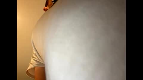 Snapshot of smokeymt420 chatting on 01/21/25, 02:33 smokeymt420 online show from 01/21/25, 02:33