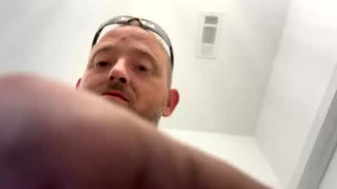 Snapshot of smokeymt420 chatting on 09/15/25, 11:05 smokeymt420 online show from 09/15/25, 11:05