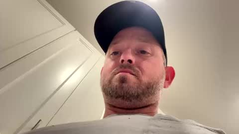 Snapshot of smokeymt420 chatting on 10/19/25, 04:24 smokeymt420 online show from 10/19/25, 04:24