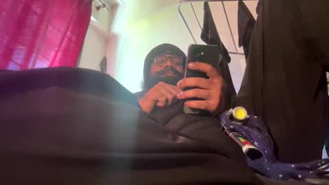 smokingorilla online show from 12/22/25, 07:16