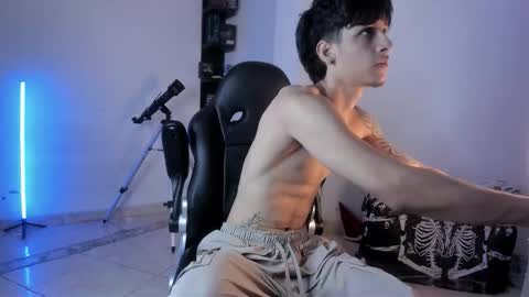 snakebutterfly online show from 10/19/25, 06:03