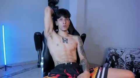 snakebutterfly online show from 10/24/25, 09:28