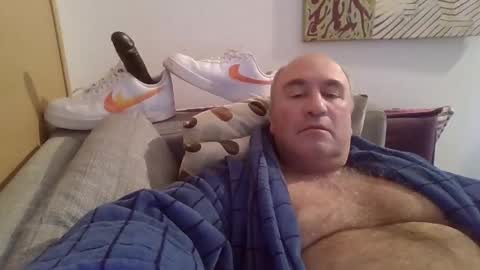 sneakerboy18 online show from 01/05/25, 01:26