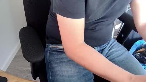 Sneakybill online show from 09/17/25, 06:04