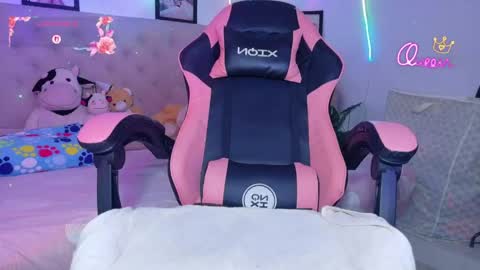 Hellen  online show from 04/14/26, 09:43