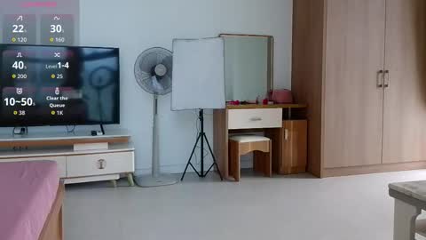 SnejinkaMisha online show from 09/18/25, 11:18