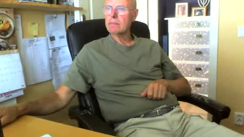 Snapshot of snickarn335731 chatting on 06/30/26, 10:05 snickarn335731 online show from 06/30/26, 10:05