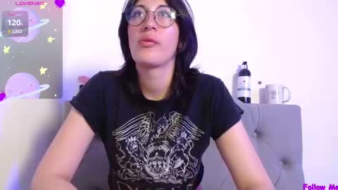 IG     OF red moonn online show from 02/03/25, 11:53