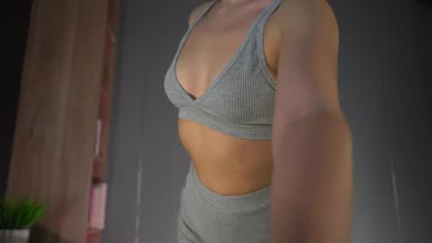 Candice Snow online show from 02/04/25, 07:22