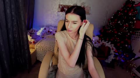 snow_whiteeex online show from 12/31/24, 11:09