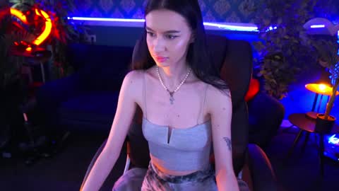 snow_whiteeex online show from 02/04/25, 10:00