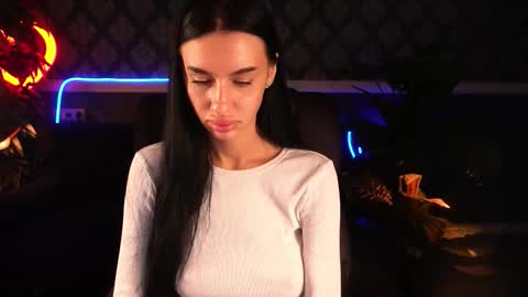 snow_whiteeex online show from 09/12/25, 05:51