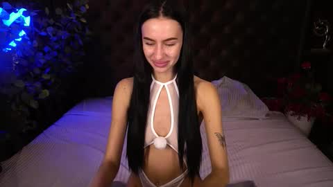 snow_whiteeex online show from 10/19/25, 05:52