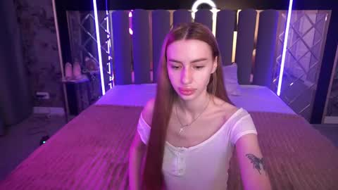 Snapshot of snow_whiteeex chatting on 05/17/26, 05:27 snow_whiteeex online show from 05/17/26, 05:27