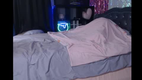 Snapshot of snowie_rose chatting on 04/21/26, 01:42 Snowie Rose online show from 04/21/26, 01:42