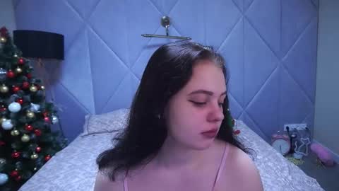 snowwhite_bella online show from 12/21/25, 06:31