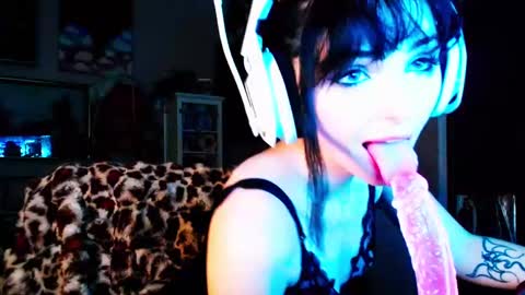 Snapshot of soakinginsaskya chatting on 10/21/25, 01:50 Soaking Saskya online show from 10/21/25, 01:50