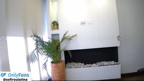 soffi_rousel_ online show from 11/19/25, 07:03