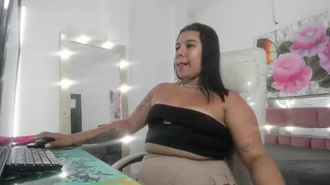 soffii_clarkk online show from 11/22/25, 10:09